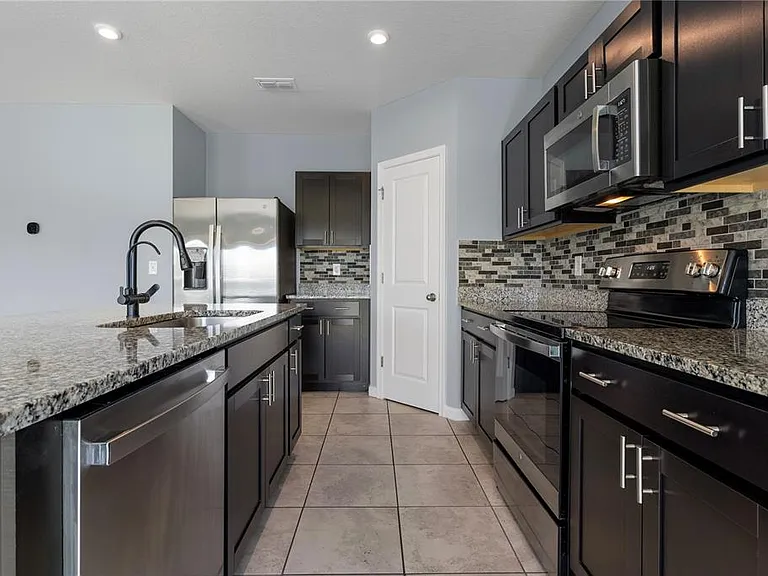 1582 Finnigan Cir — Photo 11