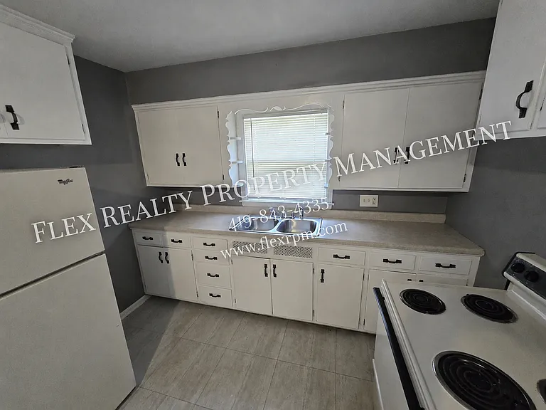 3901 Leybourn Ave — Photo 10