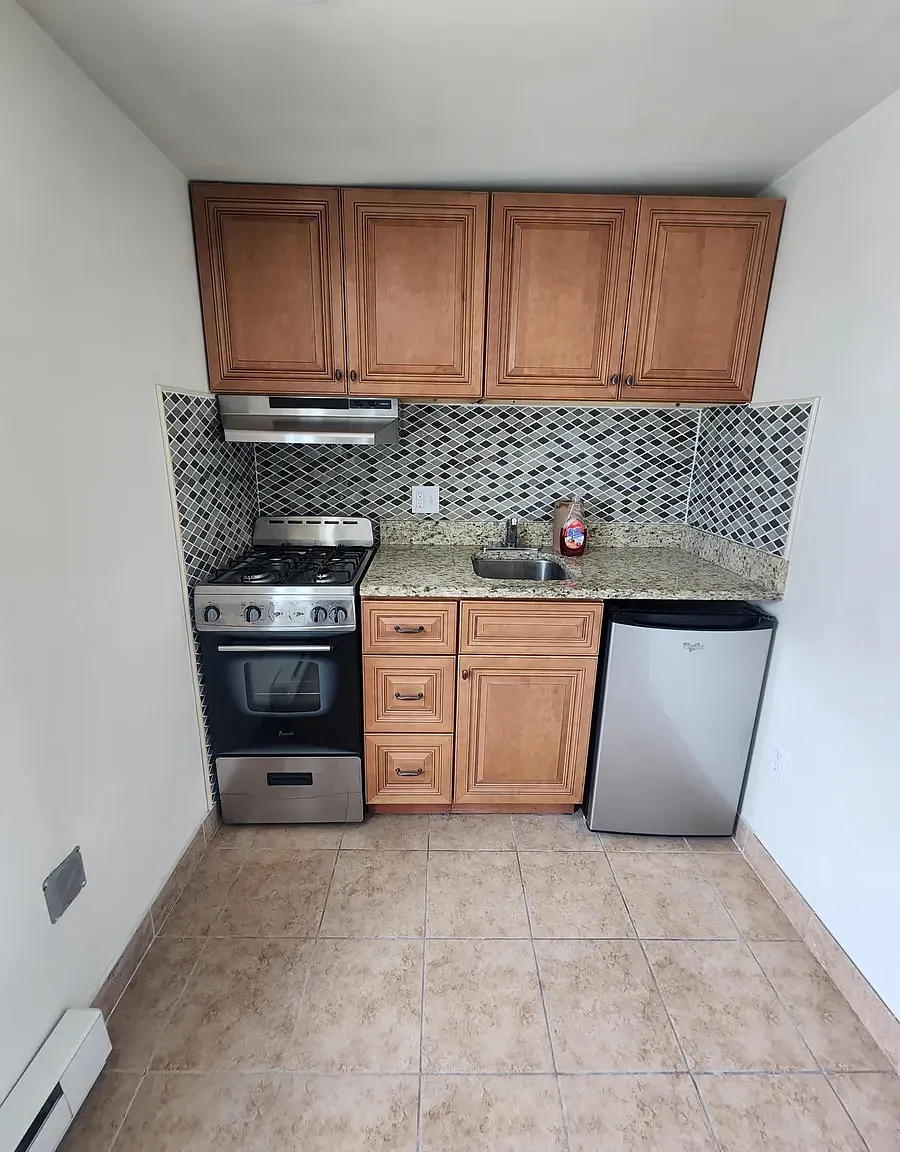 240 S 22nd St — Photo 1