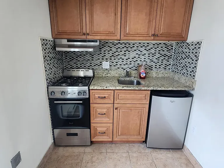 240 S 22nd St — Photo 1