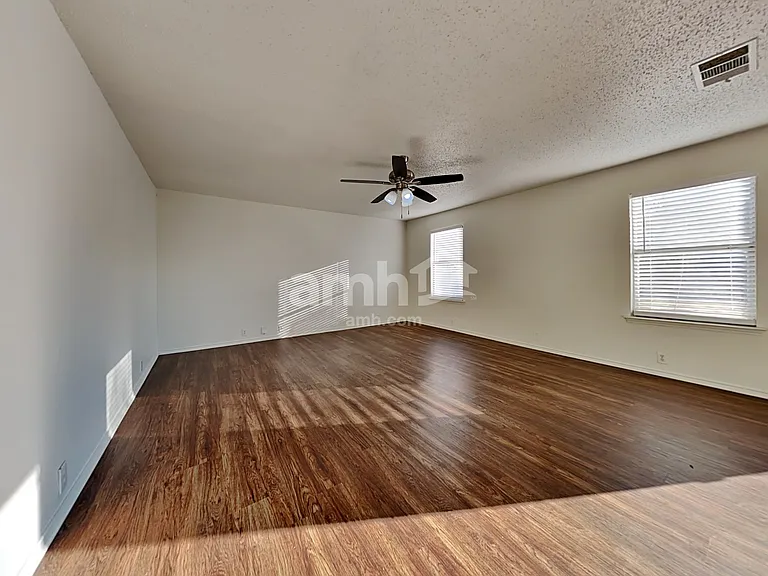 6735 Ambercrest Dr — Photo 4