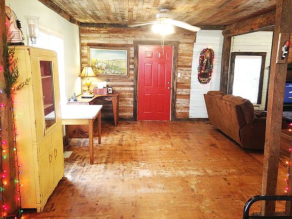 Lvg room- orig ceiling/wall