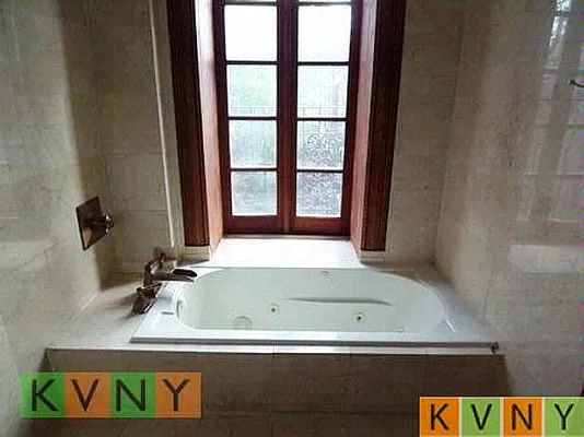 Rented by KVNY Soho | media 24