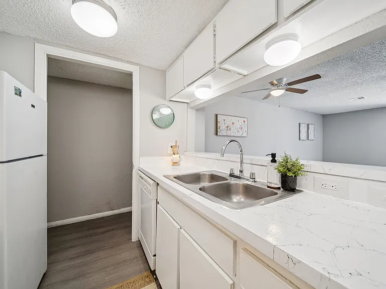 Cedar Park Apartments — Photo 24