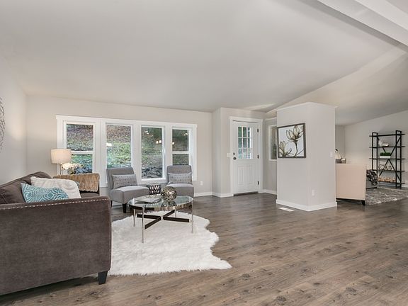 5th image of 1907 Lake Dr SW