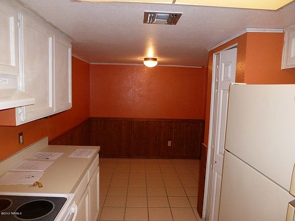 4th image of 2910 E Weymouth St