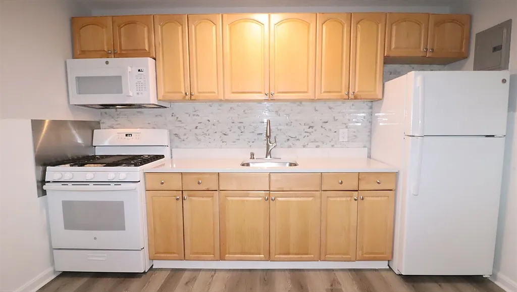 1 bed, 1.0 bath, 700 sqft, $1,695 — Photo 3