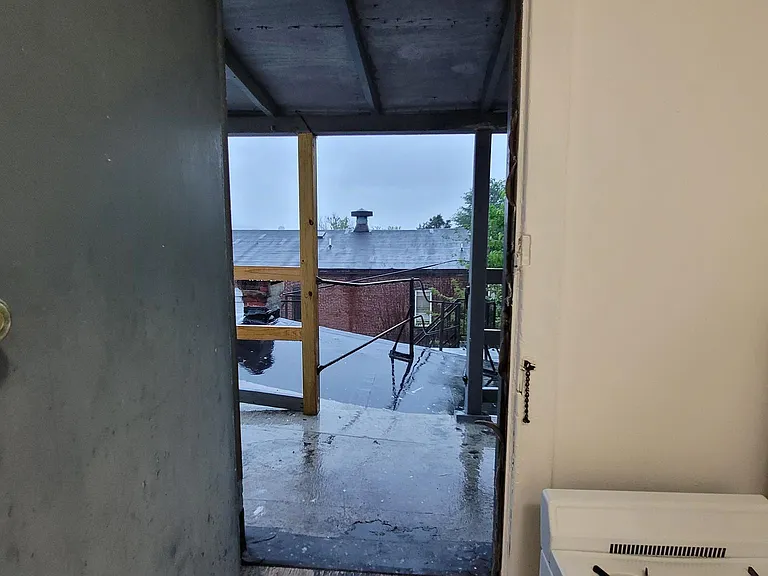 324 Spring St #3 — Photo 15