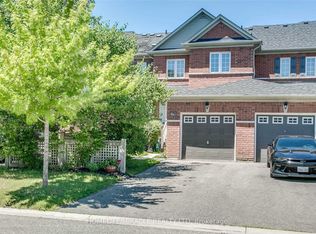 12 Macmillan Ave, Whitby, ON L1R 3H4