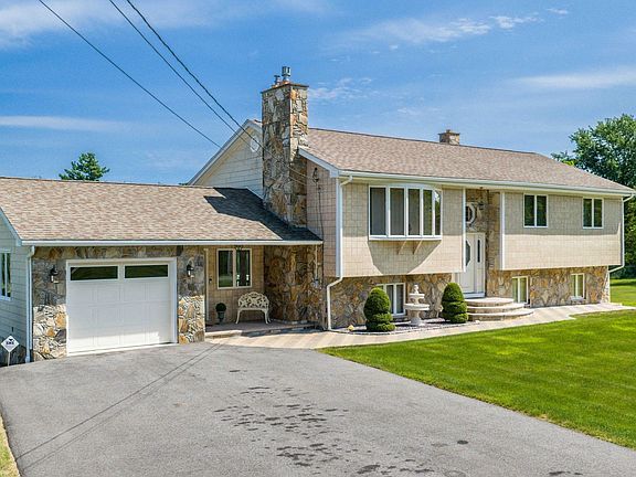 3rd image of 38 Cushing Ln