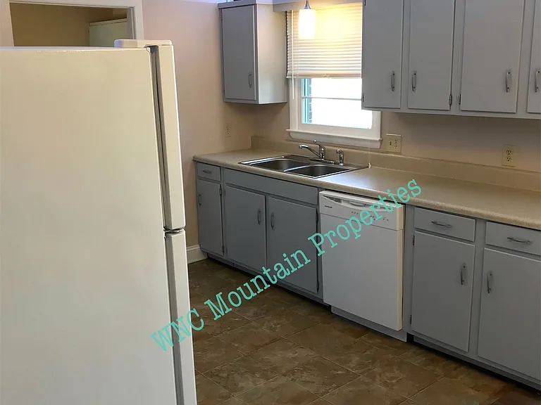 101 Chariton Ave — Photo 3