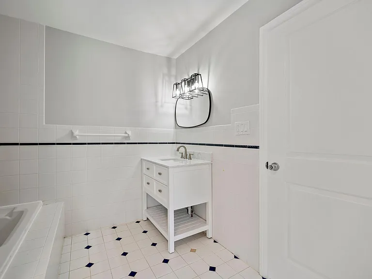 4523 Baker St — Photo 23