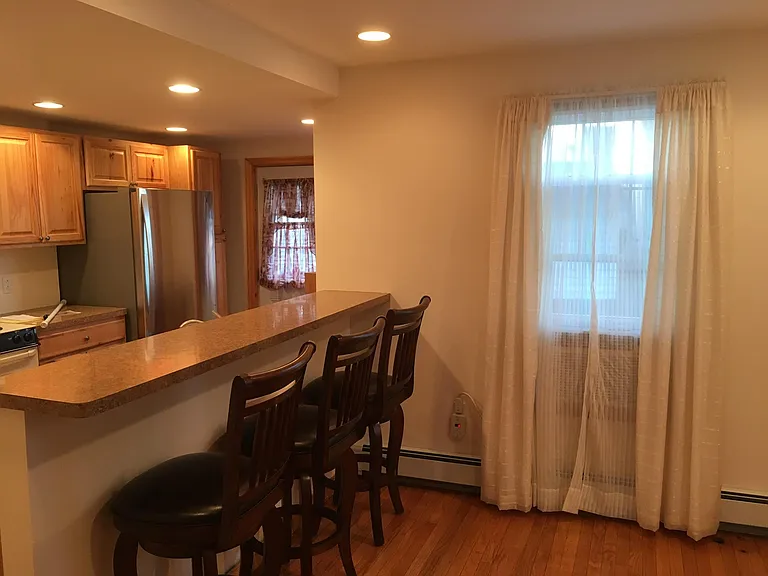 36 Cayuga Pl — Photo 2