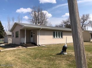 608 2nd St W, Park River, ND 58270