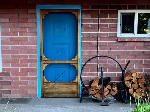 1239 W Scenic Dr, Mount Shasta, CA 96067