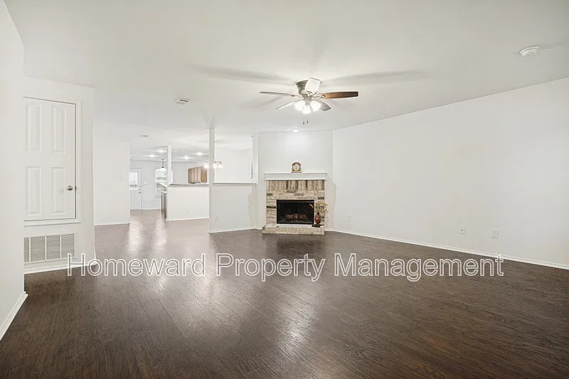 3 bed, 2.0 bath, 1868 sqft, $2,250 — Photo 3