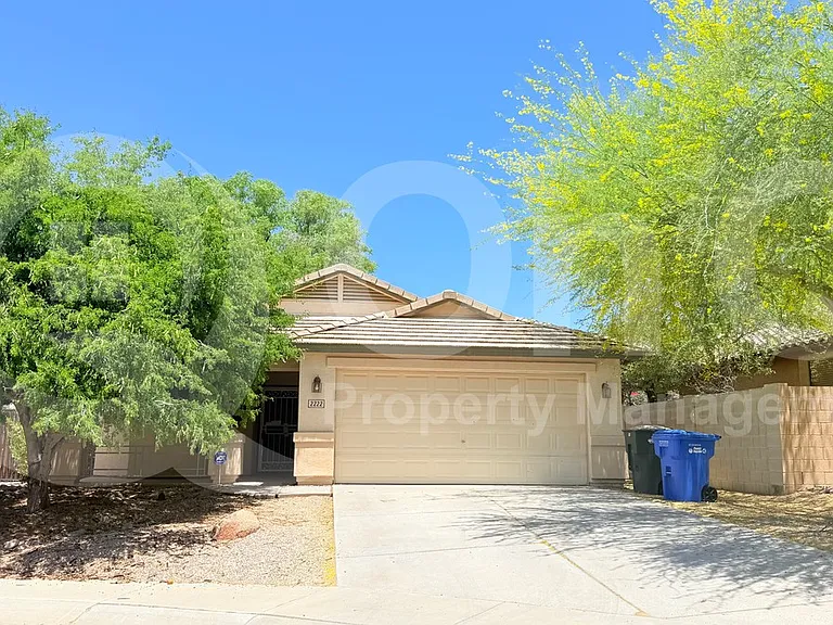 2222 W Mark Ln — Photo 2