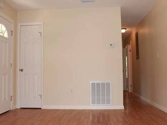 3rd image of 203 Bluefield Ave
