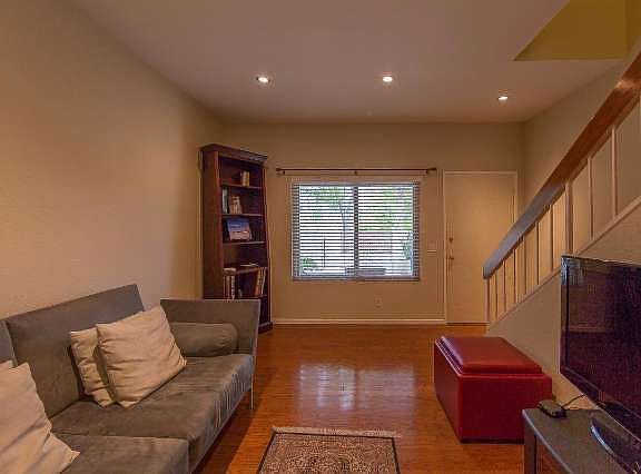 5th image of 512 N Via Colinas