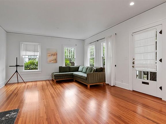 5th image of 126 8th Ave NE