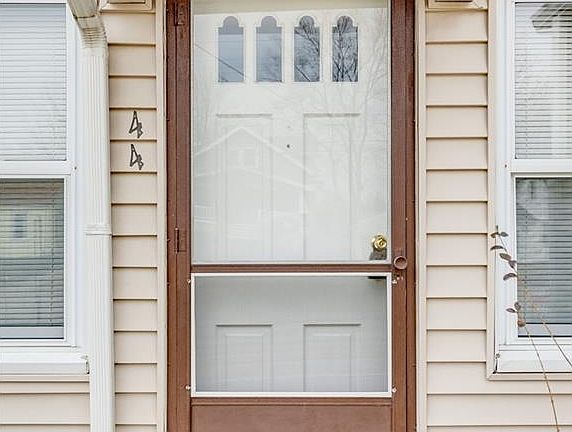 3rd image of 44 E Woodsdale Ave