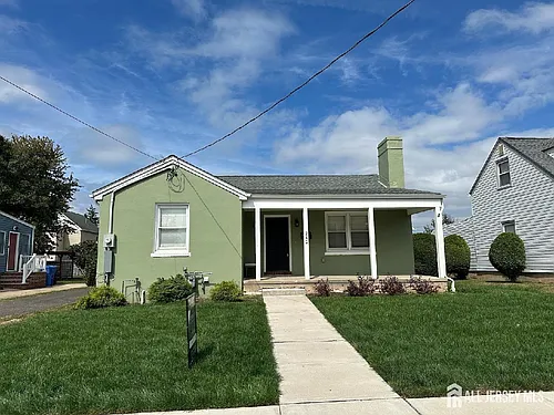 242 Grove St Photo 1