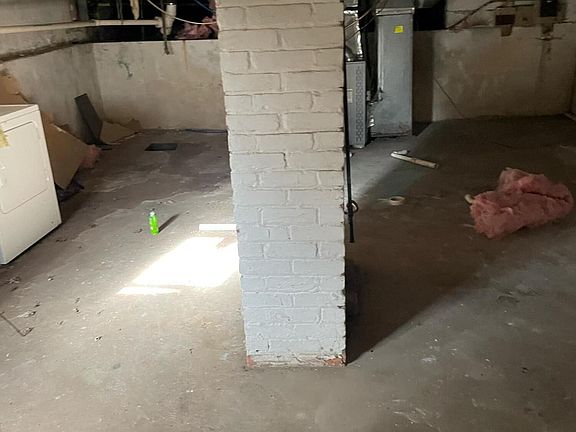 5th image of 1784 W Gaulbert Ave