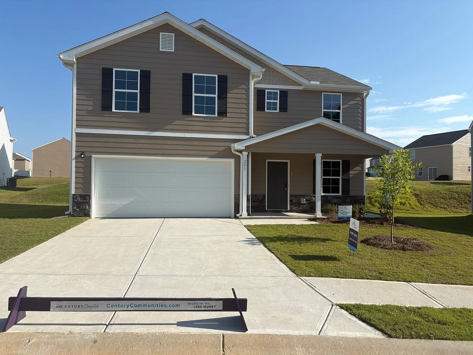 4 bed, 2.5 bath, 2100 sqft, $2,195 — Photo 2