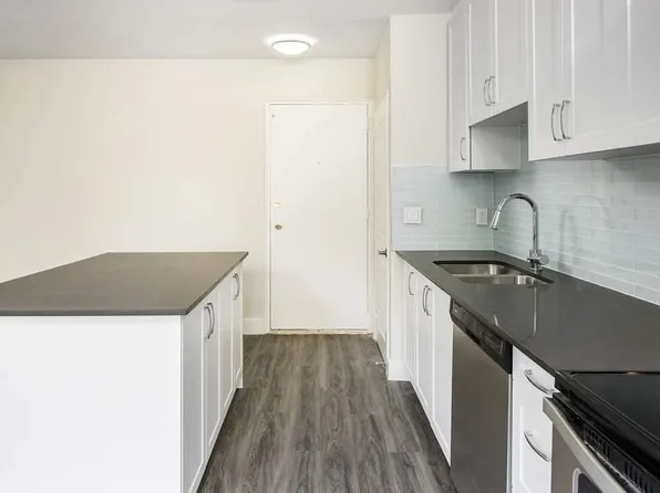 2893 Saint Clair Ave E #5, Toronto, ON M4B 1N5