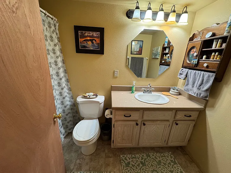 82 Stillwater Dr — Photo 4