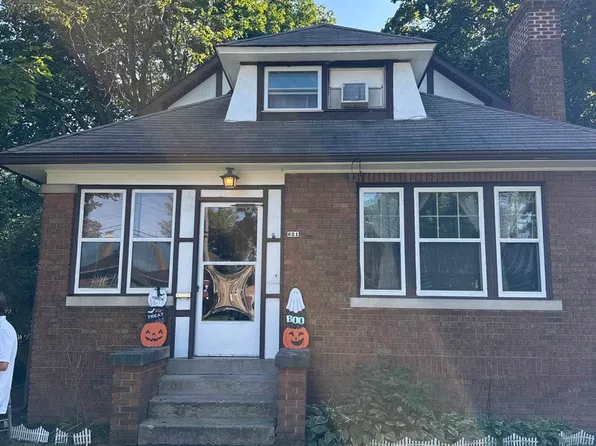 621 W Keith Ave, Waukegan, IL 60085