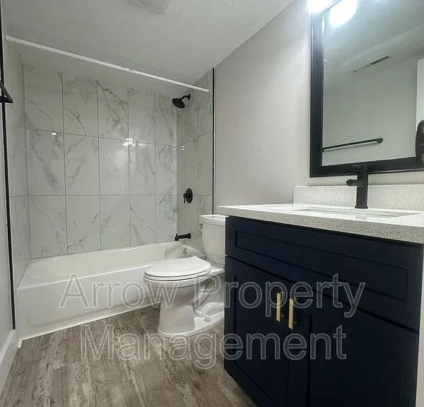 2325 S St #8 — Photo 4