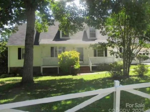 101 Hunstanton Dr, Winnsboro, SC 29180