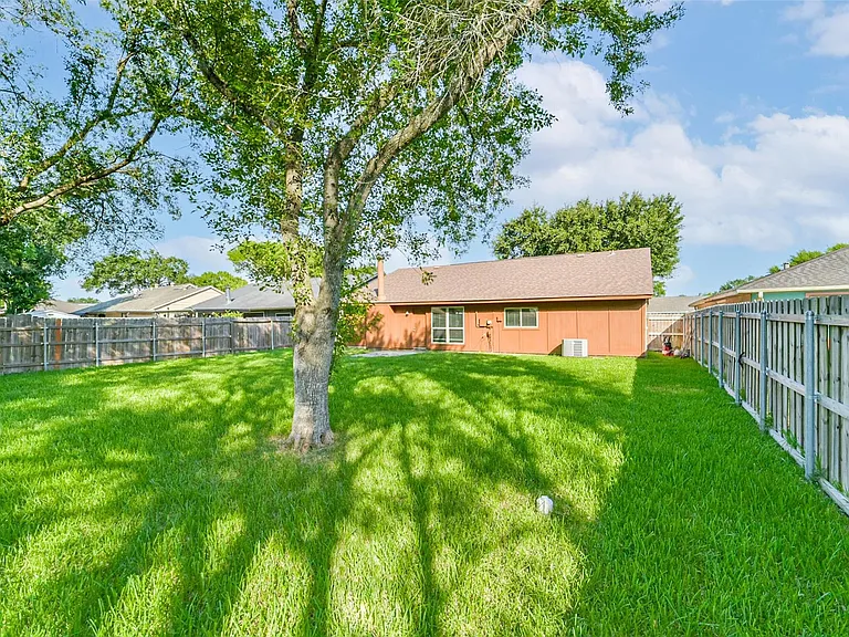 2406 Pilgrims Bend Dr — Photo 7