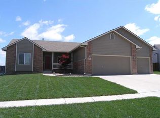 1435 E Woodbrook Ct, Derby, KS 67037