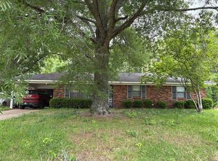 1571 S Feemster Lake Rd, Tupelo, MS 38804