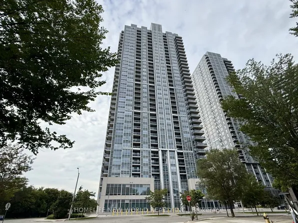 275 Village Green Sq #2015, Toronto, ON M1S 0L8