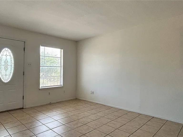 1004 Austin St #9 — Photo 10