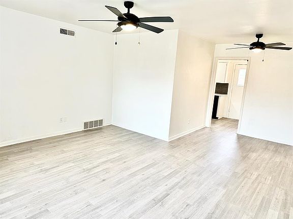 3rd image of 3122 San Vicente Ave