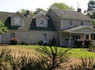 1087 Magee Rd, Sewickley, PA 15143