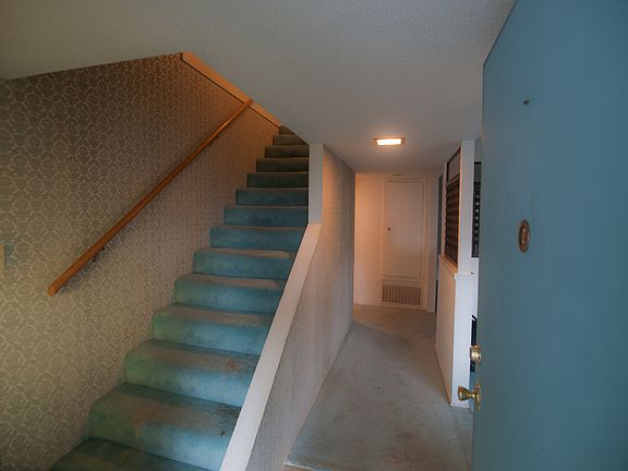 3rd image of 8 Westward Dr