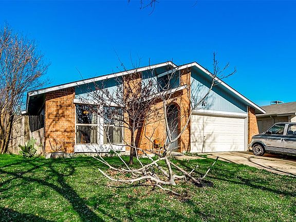 4th image of 1711 Delaford Dr