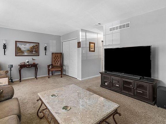 4th image of 313 Essex St