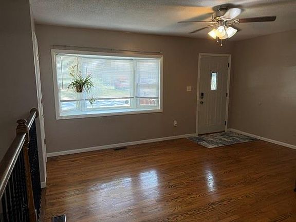 3rd image of 28 N 80th Pl