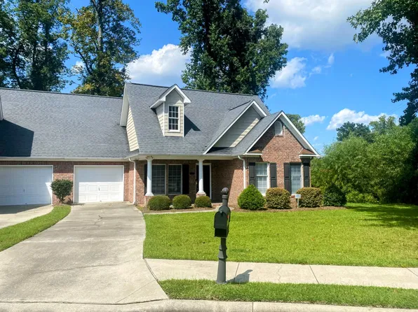 829 Vineyard Dr, New Bern, NC 28562