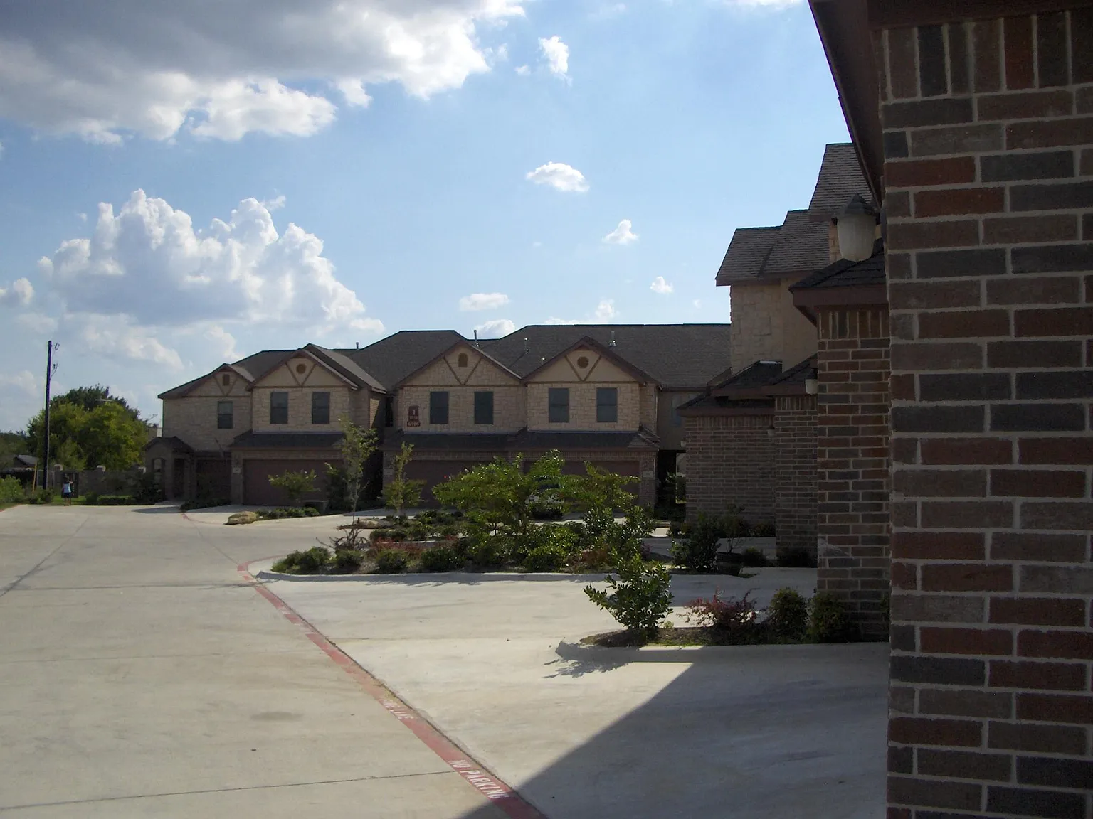 6100 Holiday Lane — Photo 2