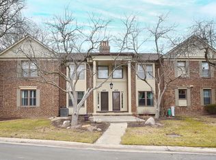 4370 Knightsbridge Ln, West Bloomfield, MI