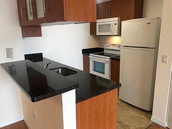 3rd image of 222 NE 25th St #9r2chnjhg