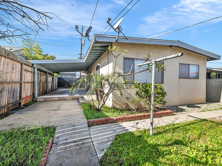 18103 S Harvard Blvd #B — Photo 2