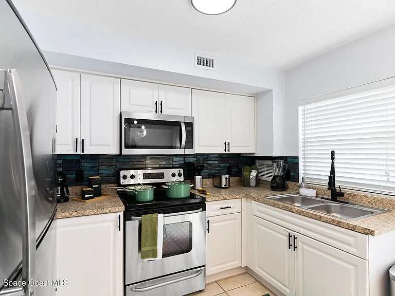 1031 Park Dr #4 — Photo 8